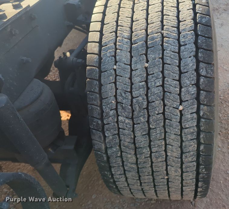 image for item EQ2158 2022 Kenworth  T680 semi truck