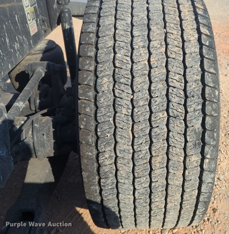 image for item EQ2158 2022 Kenworth  T680 semi truck