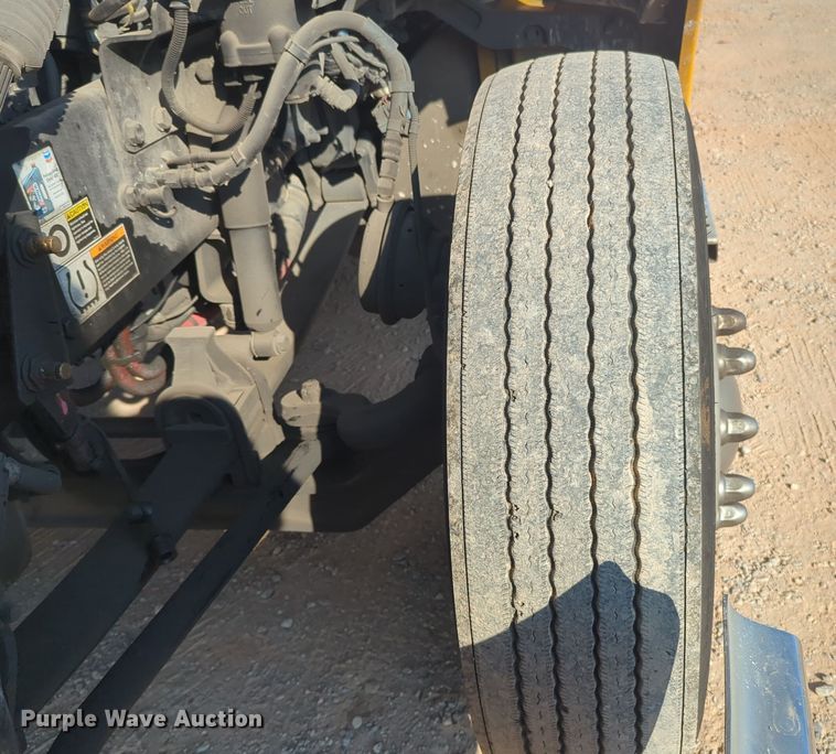 image for item EQ2158 2022 Kenworth  T680 semi truck