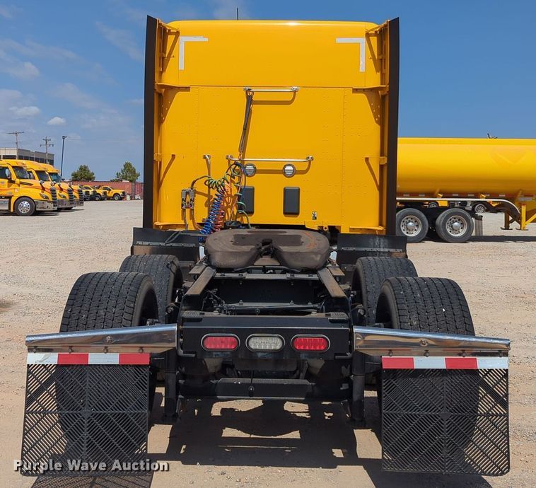 image for item EQ2163 2019 Kenworth  T680 semi truck