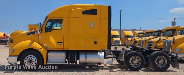 image for item EQ2163 2019 Kenworth  T680 semi truck