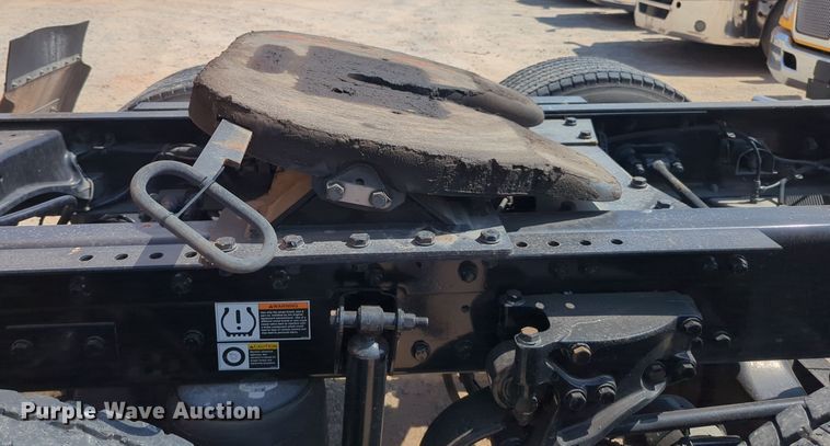 image for item EQ2163 2019 Kenworth  T680 semi truck