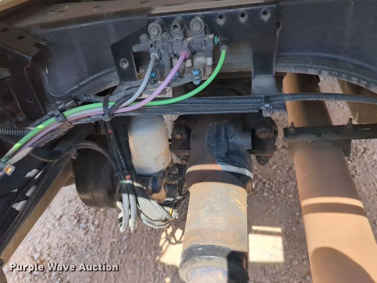 image for item EQ2163 2019 Kenworth  T680 semi truck