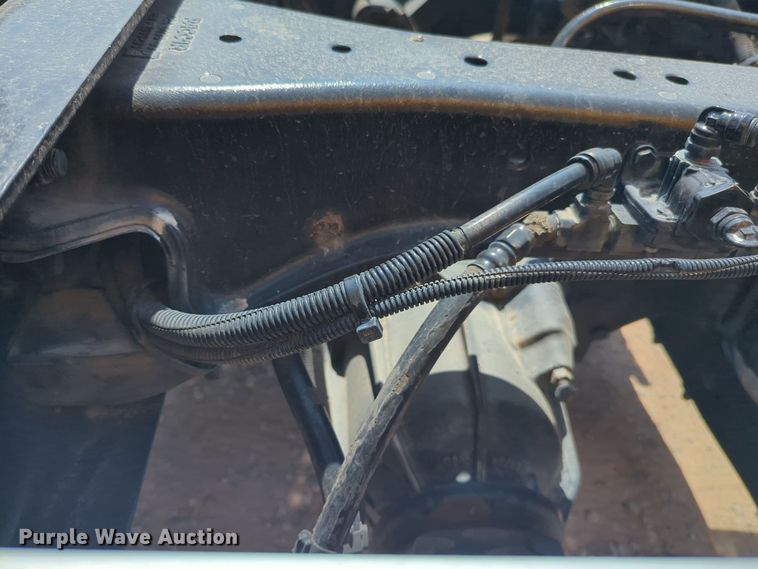 image for item EQ2163 2019 Kenworth  T680 semi truck