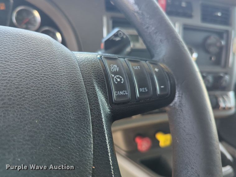 image for item EQ2163 2019 Kenworth  T680 semi truck