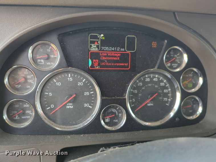 image for item EQ2163 2019 Kenworth  T680 semi truck