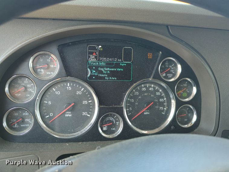 image for item EQ2163 2019 Kenworth  T680 semi truck