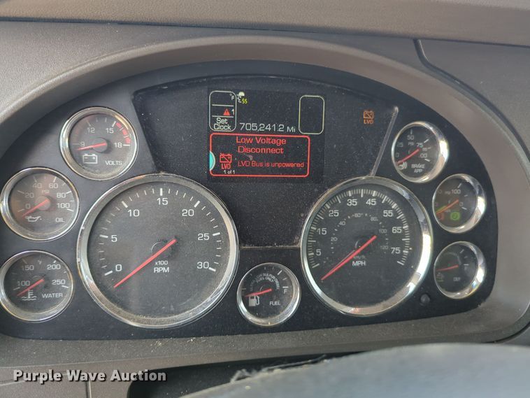 image for item EQ2163 2019 Kenworth  T680 semi truck