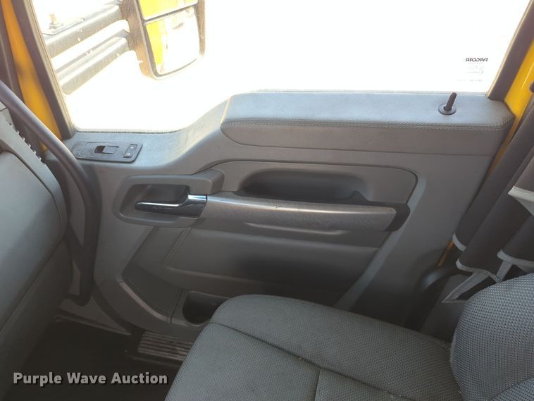 image for item EQ2163 2019 Kenworth  T680 semi truck