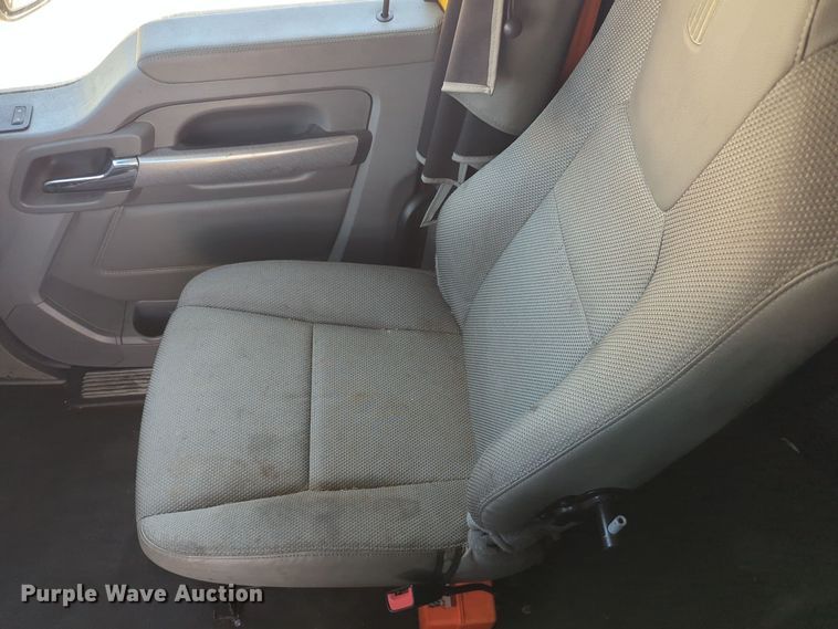 image for item EQ2163 2019 Kenworth  T680 semi truck