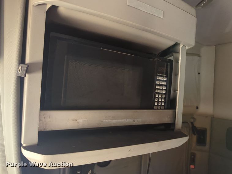 image for item EQ2163 2019 Kenworth  T680 semi truck