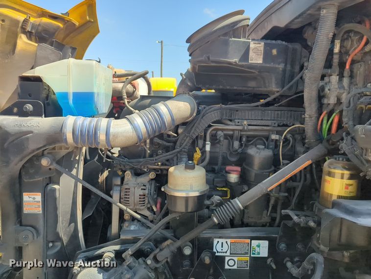 image for item EQ2163 2019 Kenworth  T680 semi truck