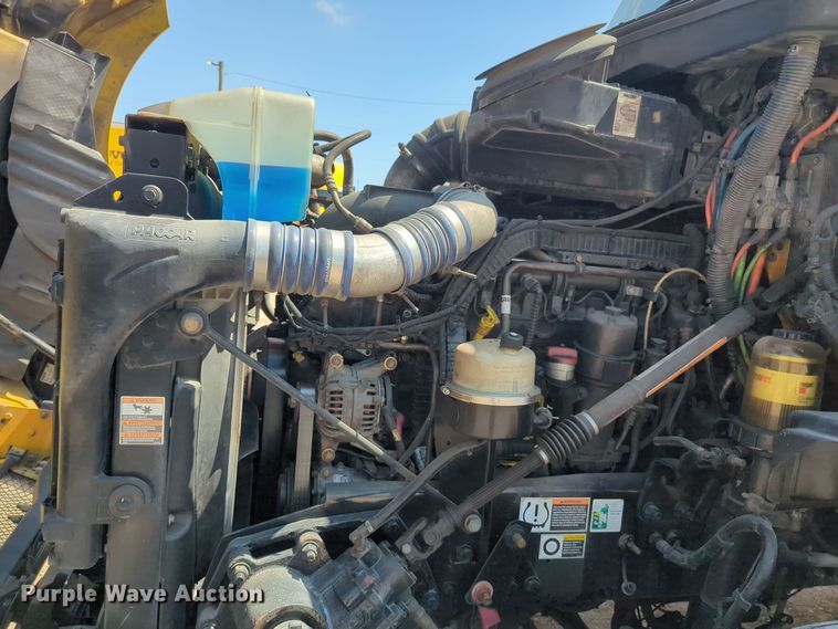 image for item EQ2163 2019 Kenworth  T680 semi truck