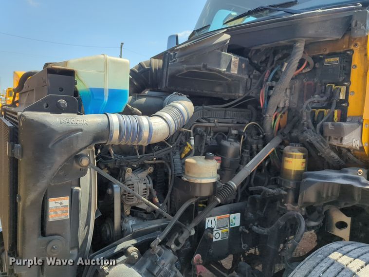 image for item EQ2163 2019 Kenworth  T680 semi truck