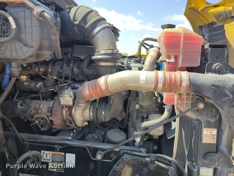 image for item EQ2163 2019 Kenworth  T680 semi truck