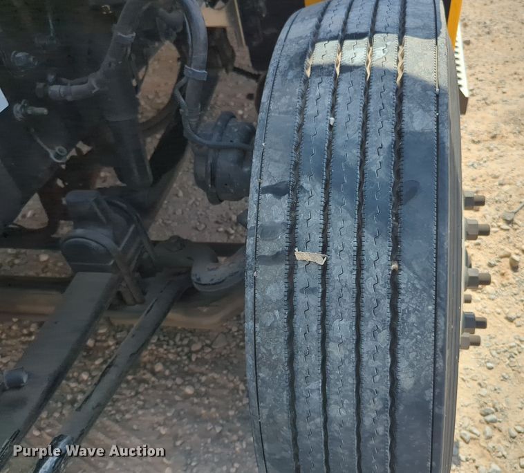 image for item EQ2163 2019 Kenworth  T680 semi truck