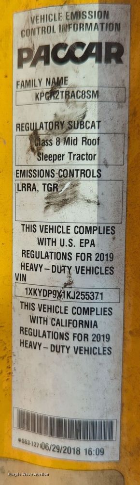 image for item EQ2163 2019 Kenworth  T680 semi truck