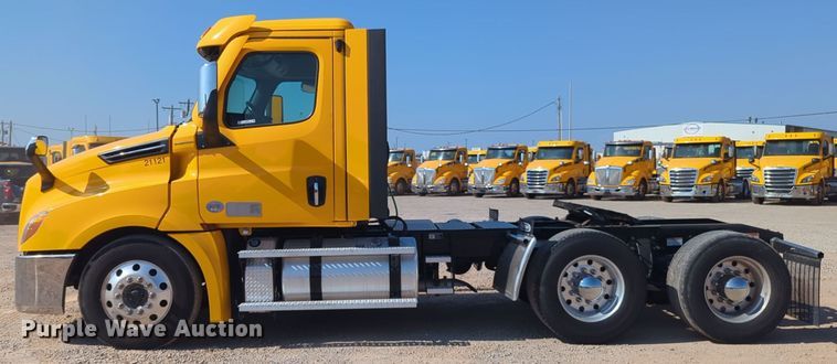 image for item EQ2164 2021 Freightliner  Cascadia 126 semi truck