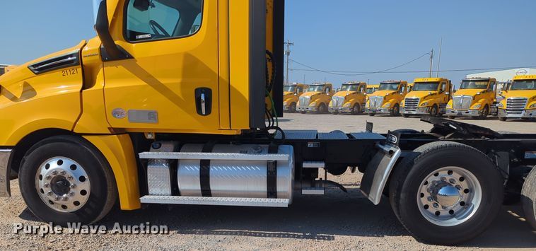 image for item EQ2164 2021 Freightliner  Cascadia 126 semi truck