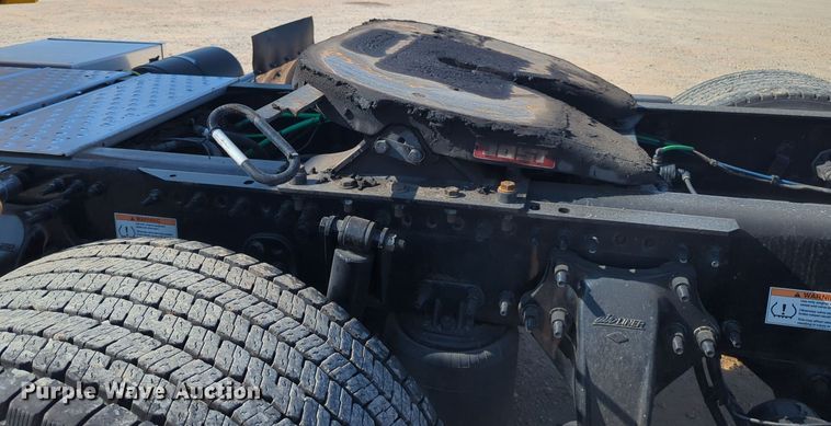 image for item EQ2164 2021 Freightliner  Cascadia 126 semi truck