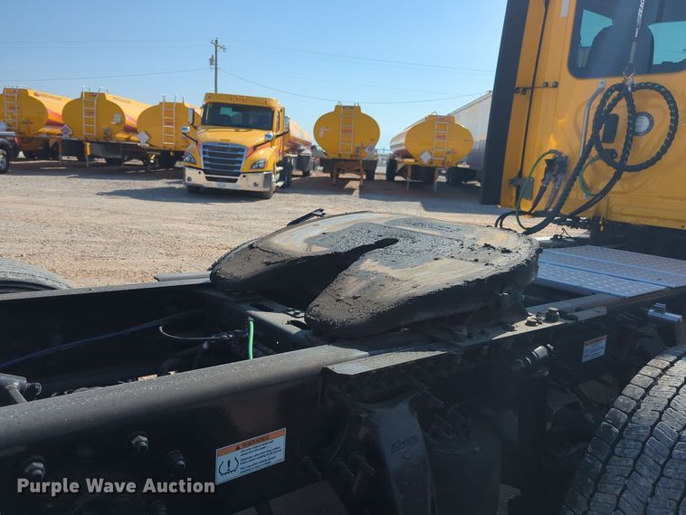 image for item EQ2164 2021 Freightliner  Cascadia 126 semi truck