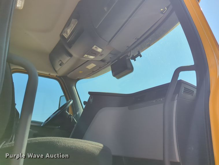 image for item EQ2164 2021 Freightliner  Cascadia 126 semi truck