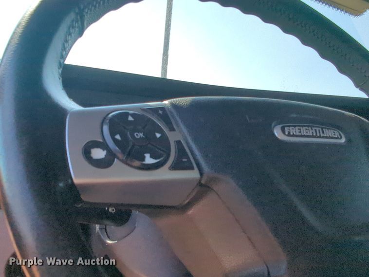 image for item EQ2164 2021 Freightliner  Cascadia 126 semi truck