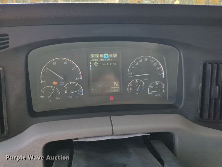 image for item EQ2164 2021 Freightliner  Cascadia 126 semi truck