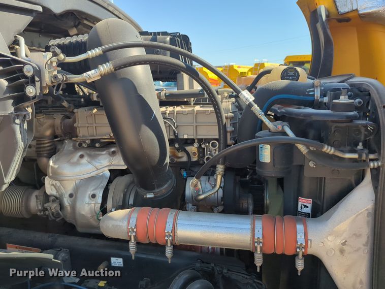 image for item EQ2164 2021 Freightliner  Cascadia 126 semi truck