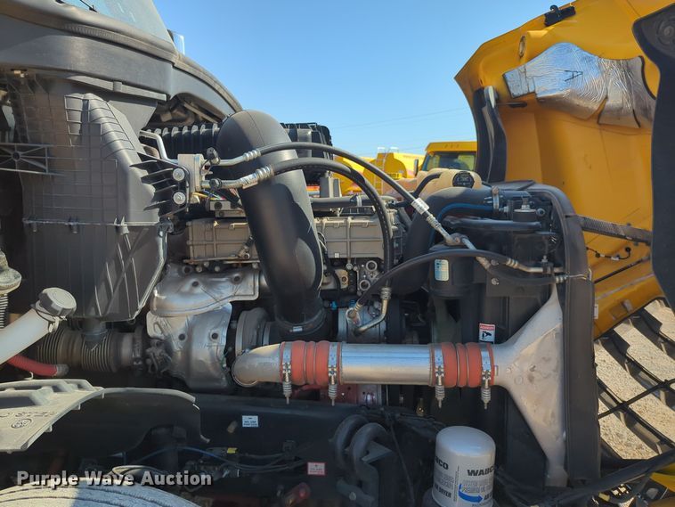 image for item EQ2164 2021 Freightliner  Cascadia 126 semi truck