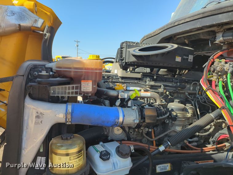 image for item EQ2164 2021 Freightliner  Cascadia 126 semi truck