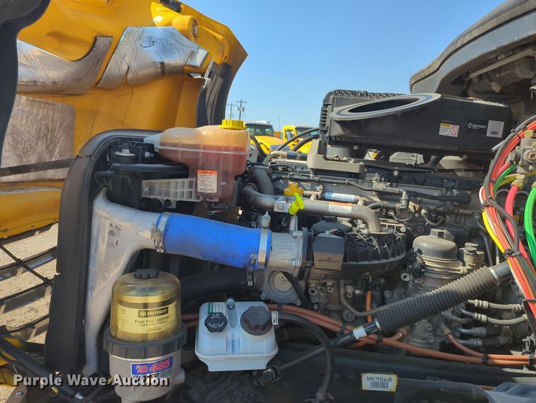 image for item EQ2164 2021 Freightliner  Cascadia 126 semi truck