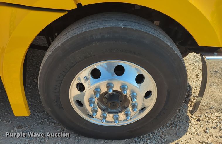 image for item EQ2164 2021 Freightliner  Cascadia 126 semi truck