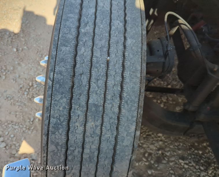 image for item EQ2164 2021 Freightliner  Cascadia 126 semi truck