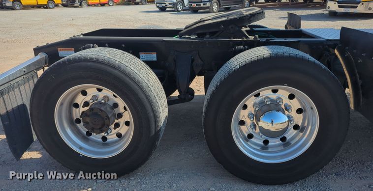 image for item EQ2164 2021 Freightliner  Cascadia 126 semi truck