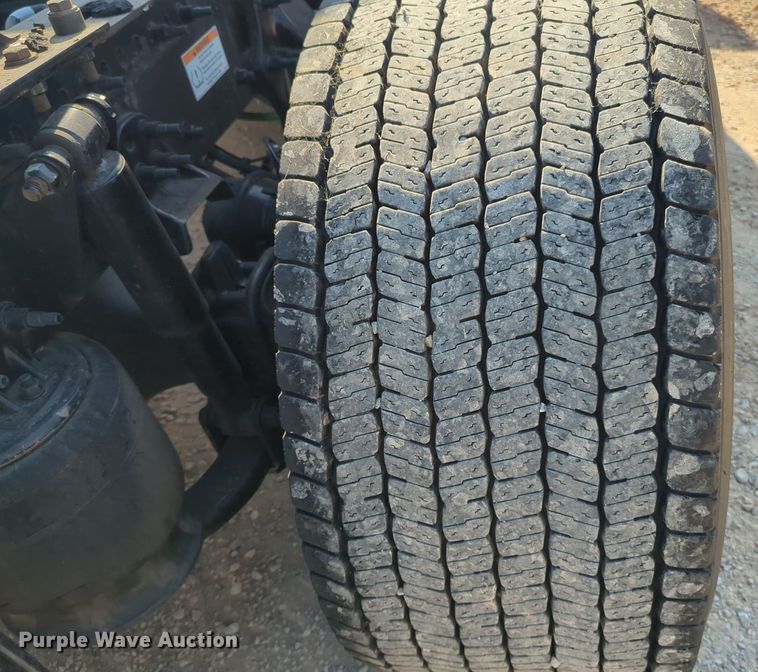 image for item EQ2164 2021 Freightliner  Cascadia 126 semi truck