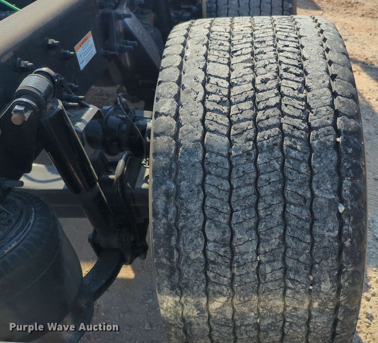 image for item EQ2164 2021 Freightliner  Cascadia 126 semi truck