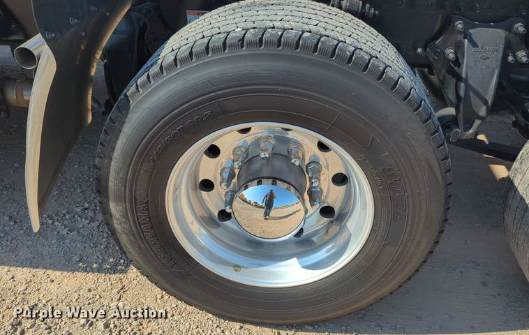 image for item EQ2164 2021 Freightliner  Cascadia 126 semi truck