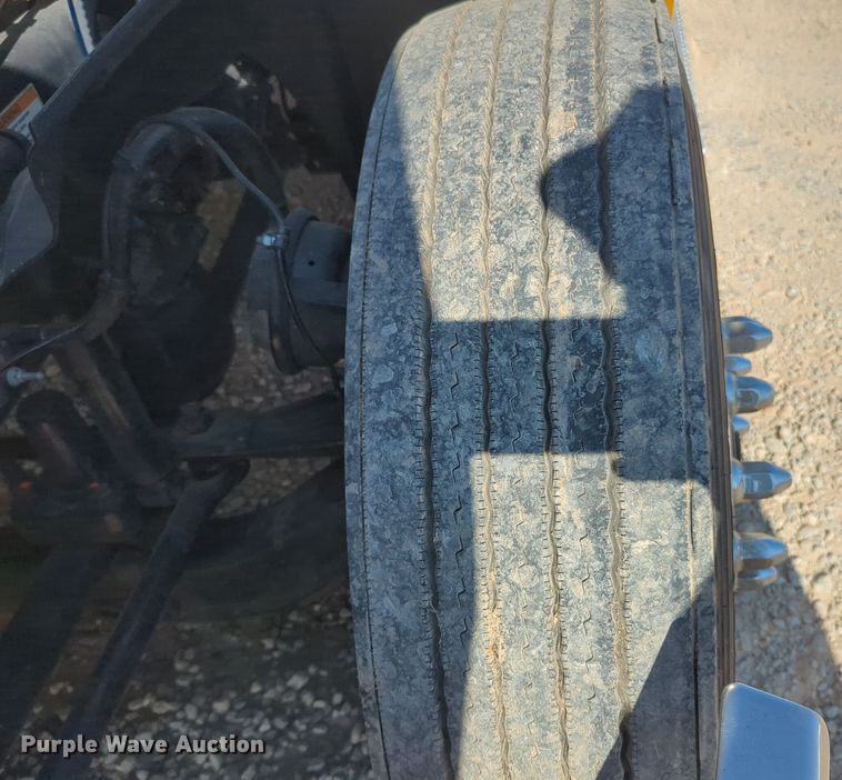 image for item EQ2164 2021 Freightliner  Cascadia 126 semi truck