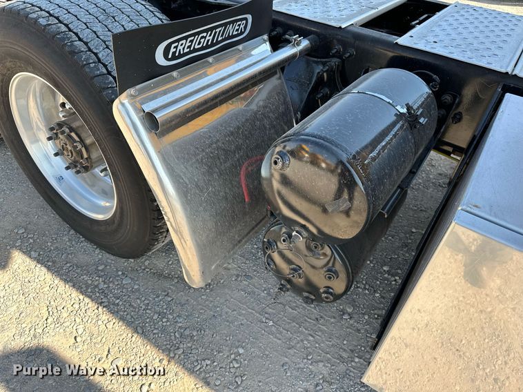 image for item EQ2165 2021 Freightliner  Cascadia 126 semi truck