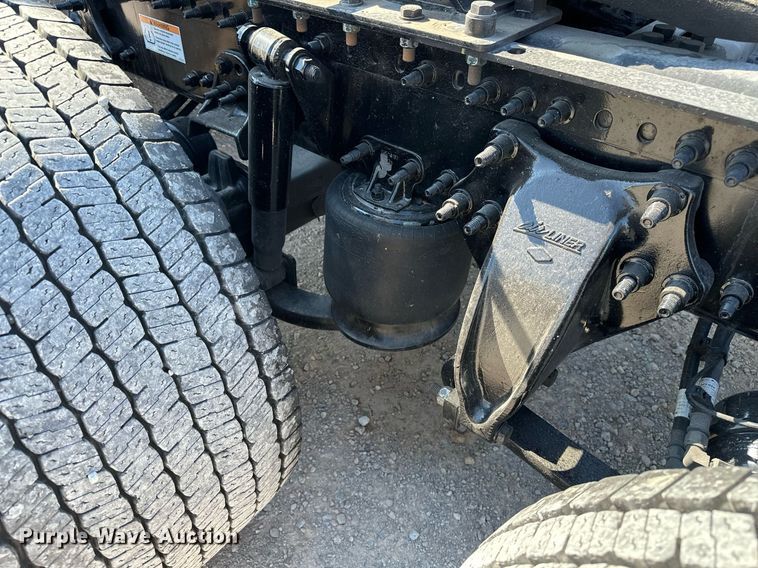 image for item EQ2165 2021 Freightliner  Cascadia 126 semi truck