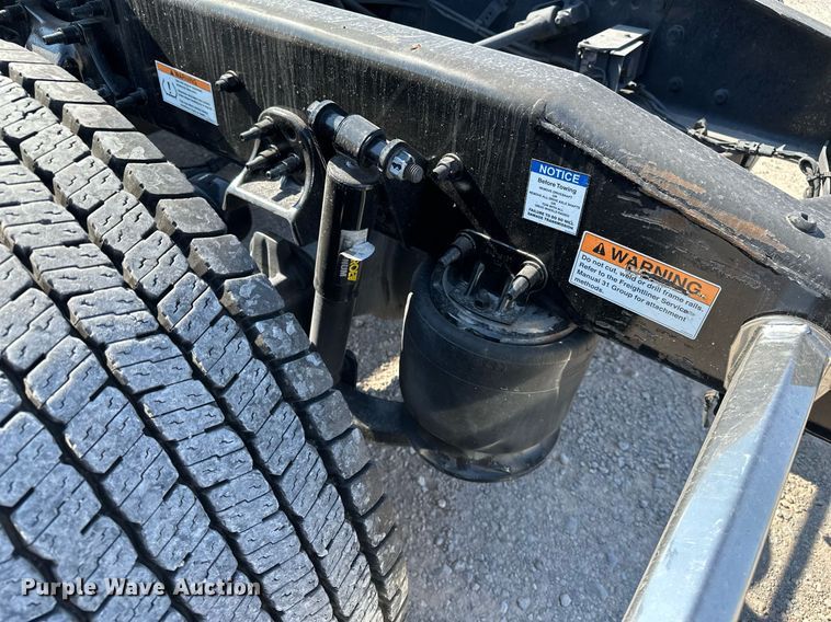 image for item EQ2165 2021 Freightliner  Cascadia 126 semi truck