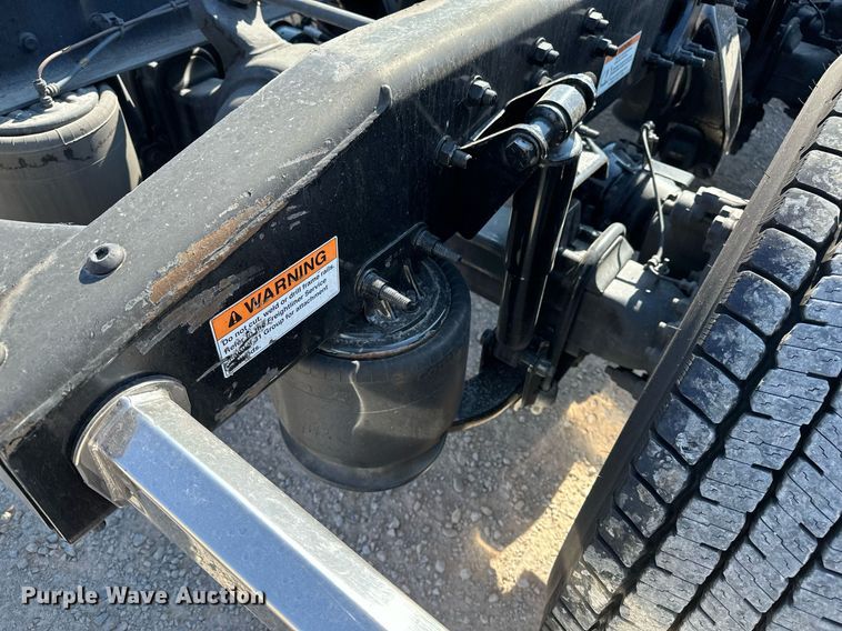 image for item EQ2165 2021 Freightliner  Cascadia 126 semi truck