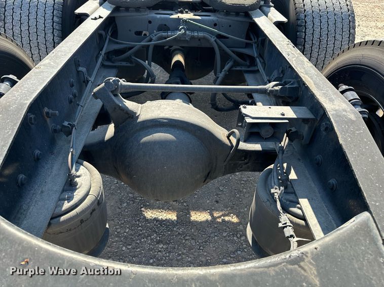 image for item EQ2165 2021 Freightliner  Cascadia 126 semi truck