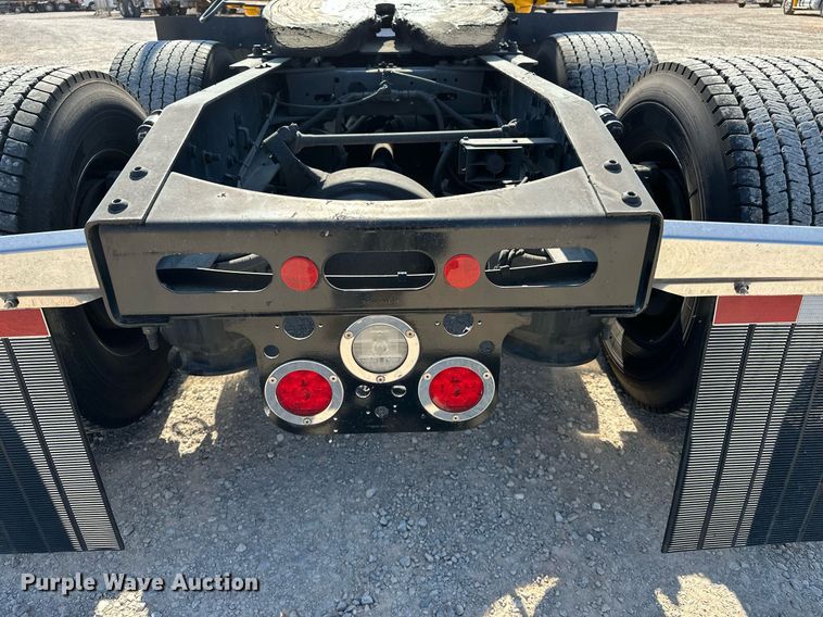 image for item EQ2165 2021 Freightliner  Cascadia 126 semi truck