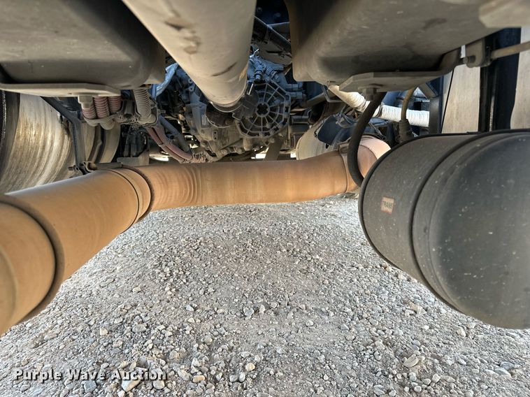 image for item EQ2165 2021 Freightliner  Cascadia 126 semi truck