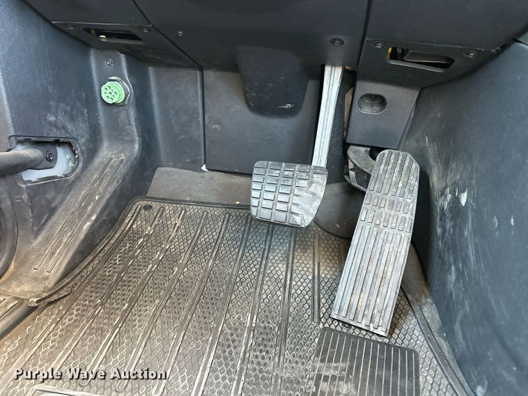 image for item EQ2165 2021 Freightliner  Cascadia 126 semi truck