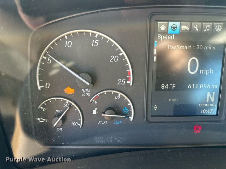 image for item EQ2165 2021 Freightliner  Cascadia 126 semi truck