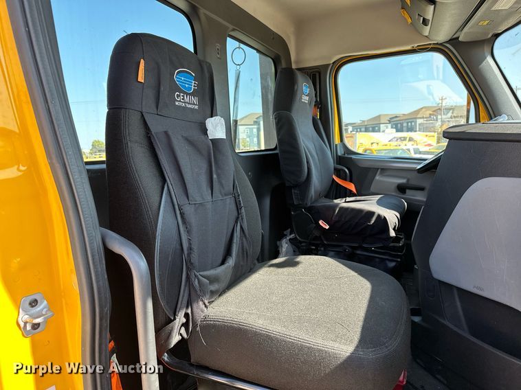 image for item EQ2165 2021 Freightliner  Cascadia 126 semi truck