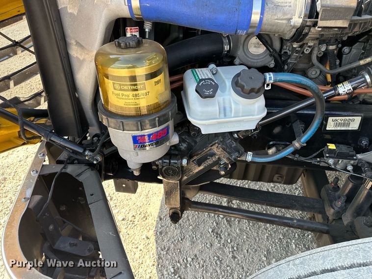 image for item EQ2165 2021 Freightliner  Cascadia 126 semi truck